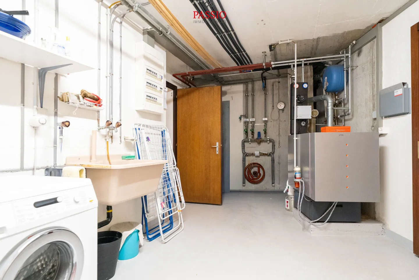 Large 10-Room End Townhouse with Garden Paradise in Prime Location - Photo 29 of 34