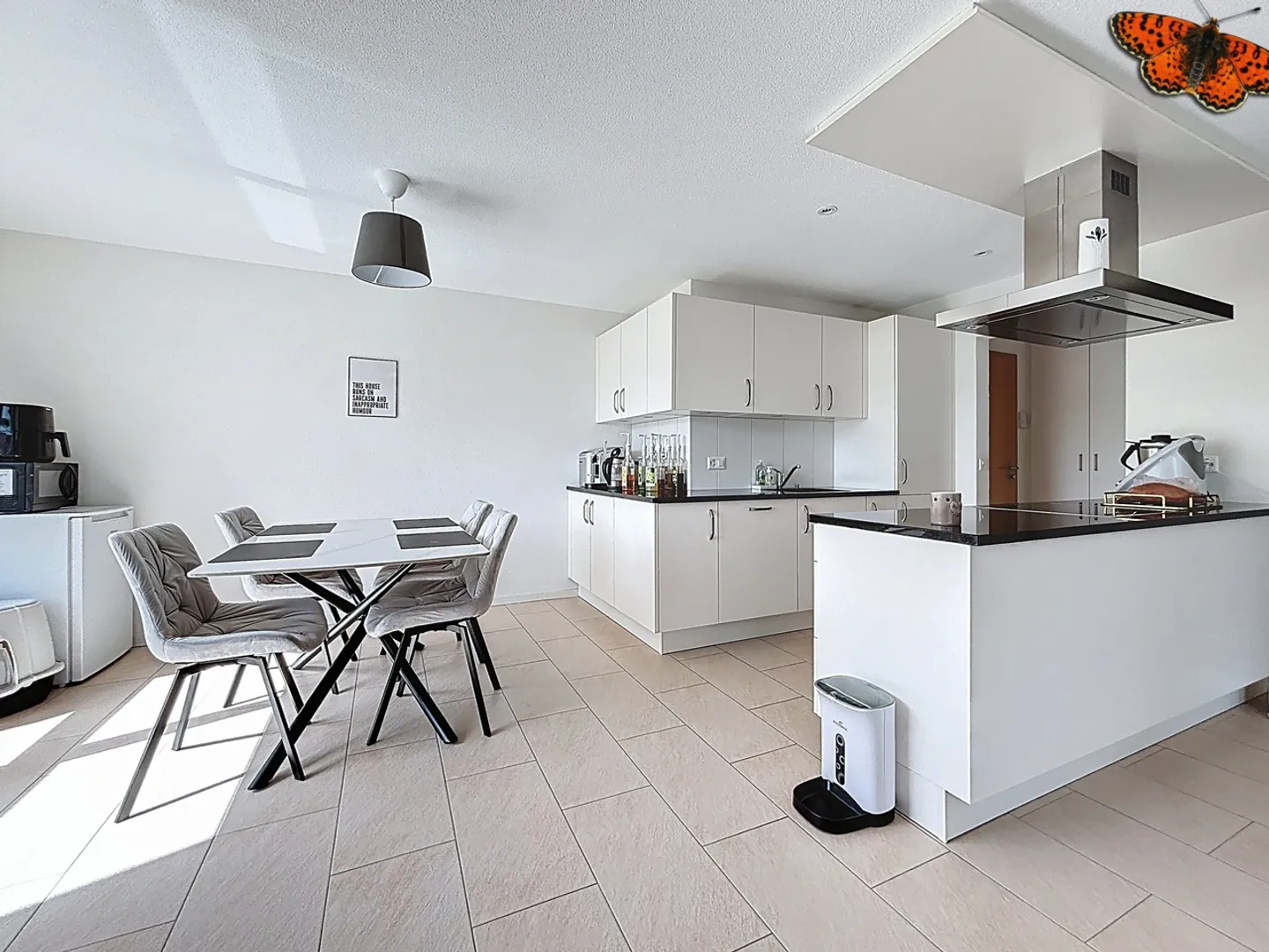 For sale 4.5 bright with large balcony! - Photo 2 of 15