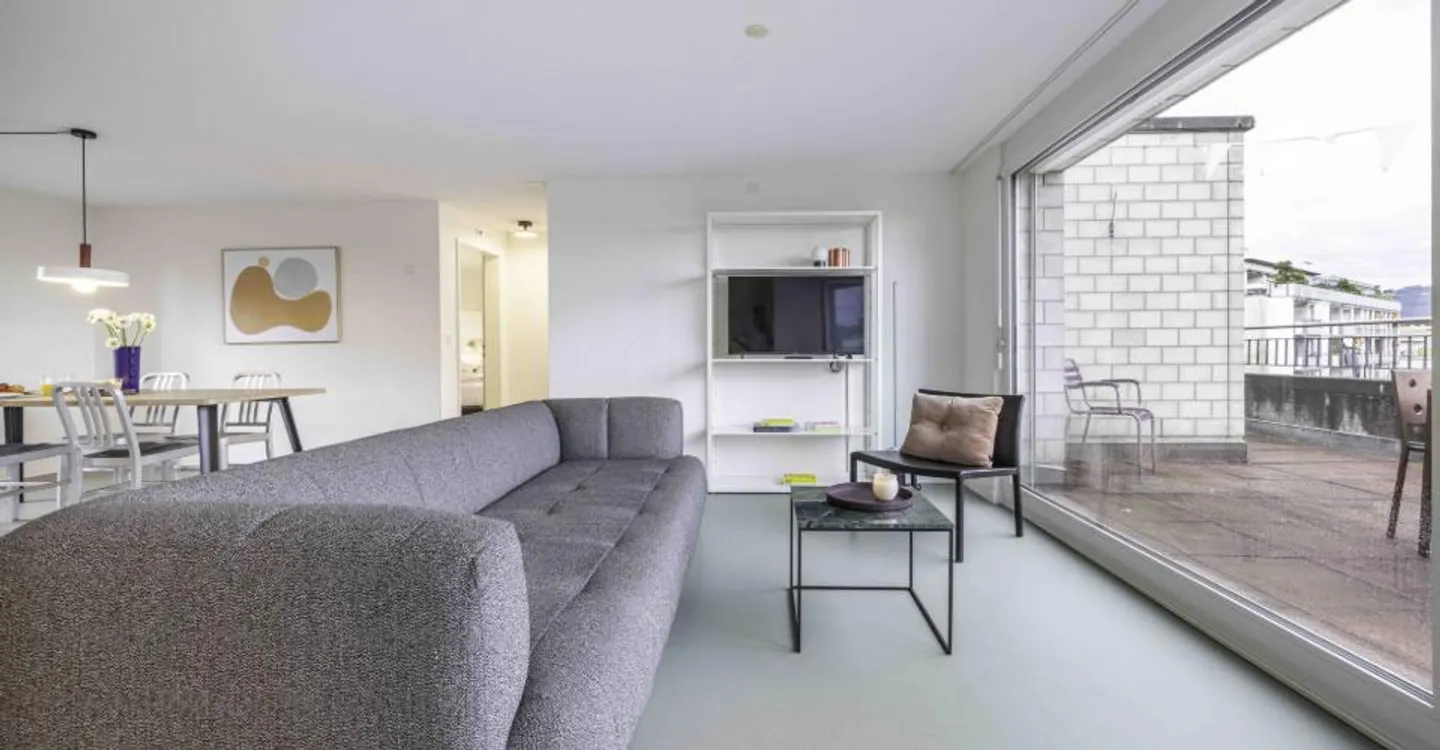 Spacious 3-Bedroom Apartment - Photo 2 of 11