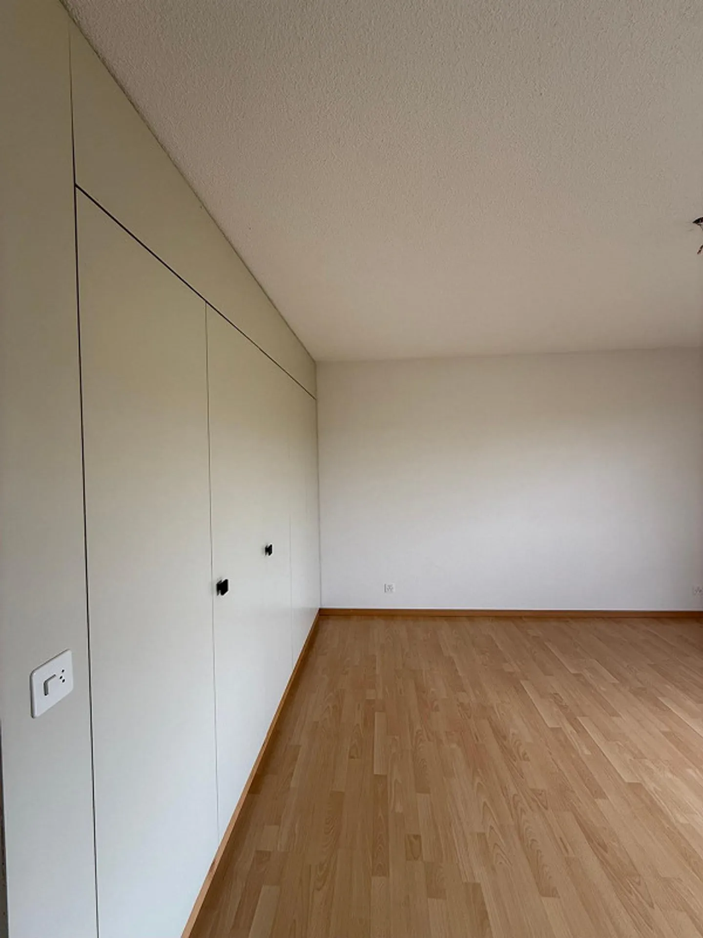 Charmante appartement de 4,5 pièces avec balcon et garage à Rosshäusern - Photo 5 sur 7