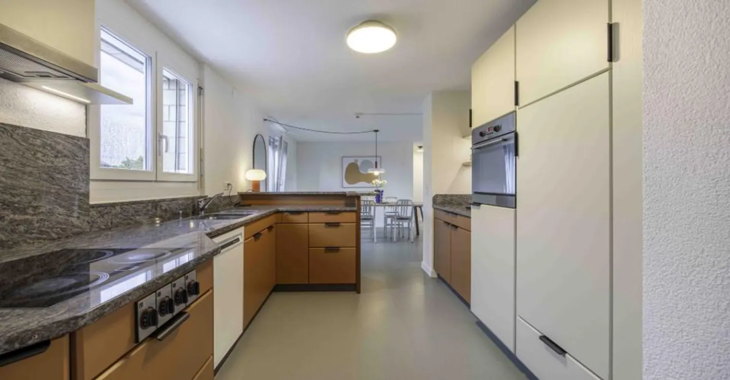 Spacious 3-Bedroom Apartment - Photo 4 of 11