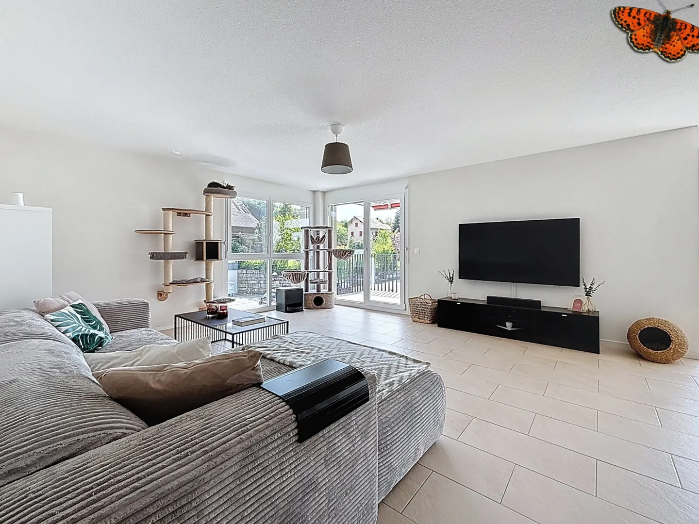 For sale 4.5 bright with large balcony! - Photo 3 of 15