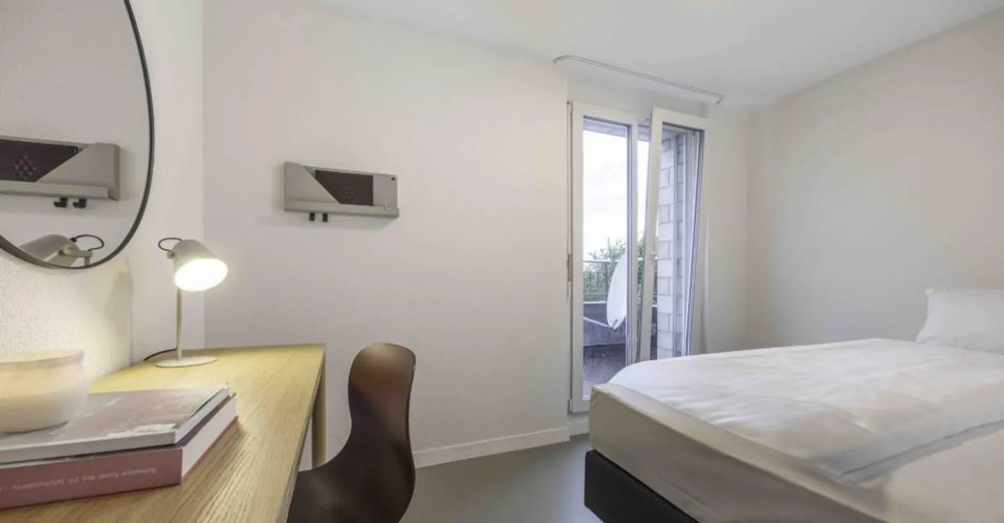 Spacious 3-Bedroom Apartment - Photo 9 of 11