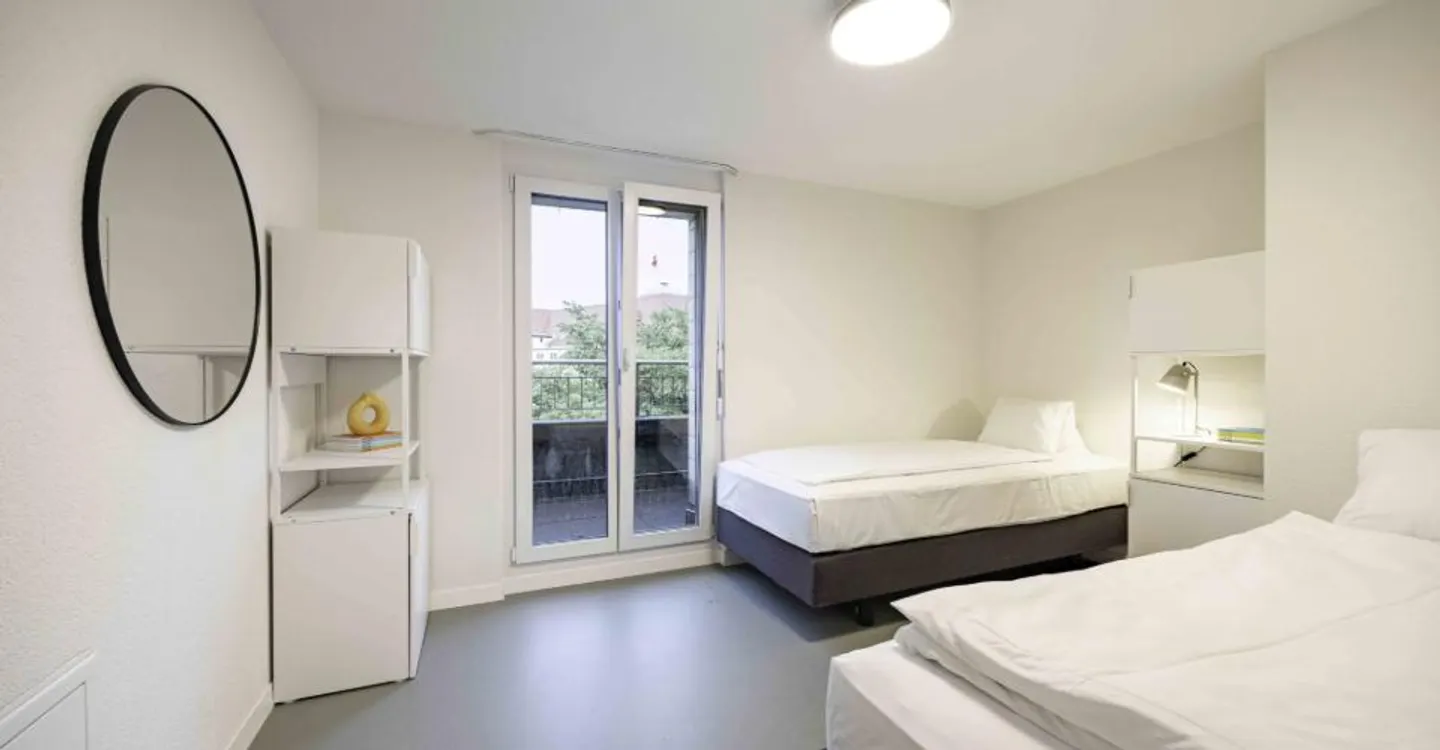 Spacious 3-Bedroom Apartment - Photo 10 of 11