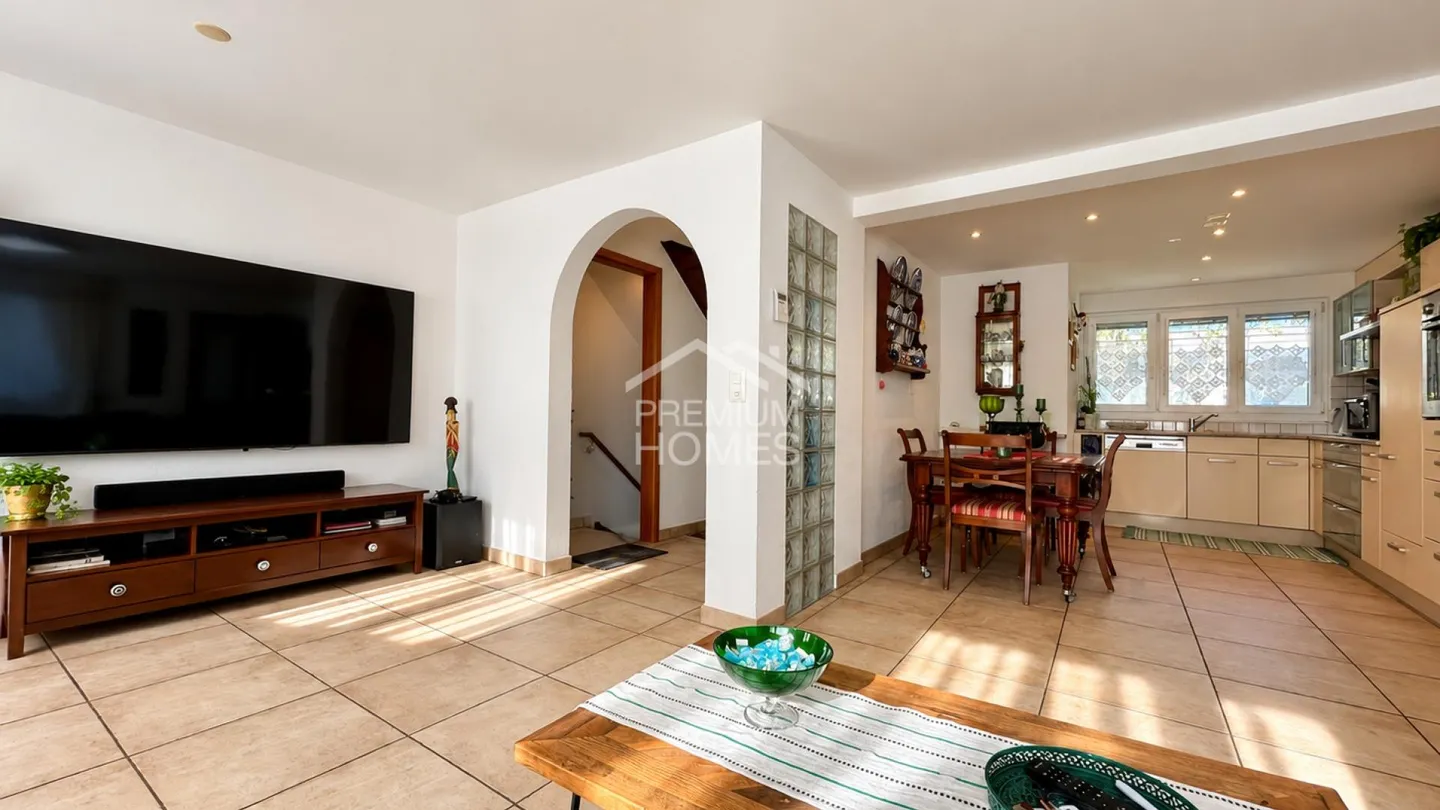 Charmantes Doppeleinfamilienhaus mit Ausbaupotenzial - Foto 6 von 13