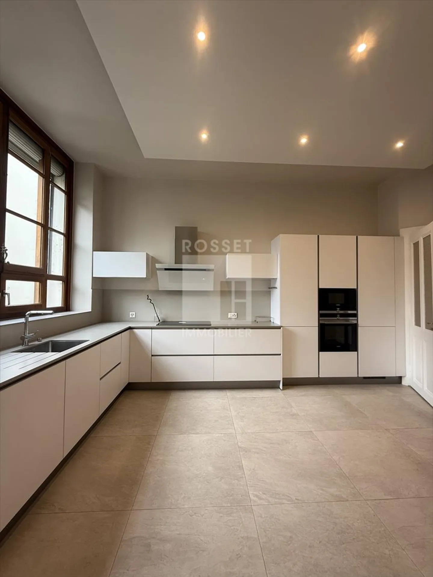 5.5 Room Apartment - Photo 2 of 13