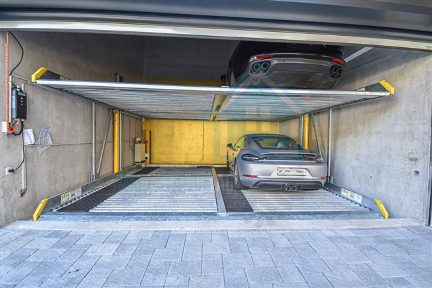 Spazio commerciale lussuoso con architettura e design moderni - Foto 11 di 11