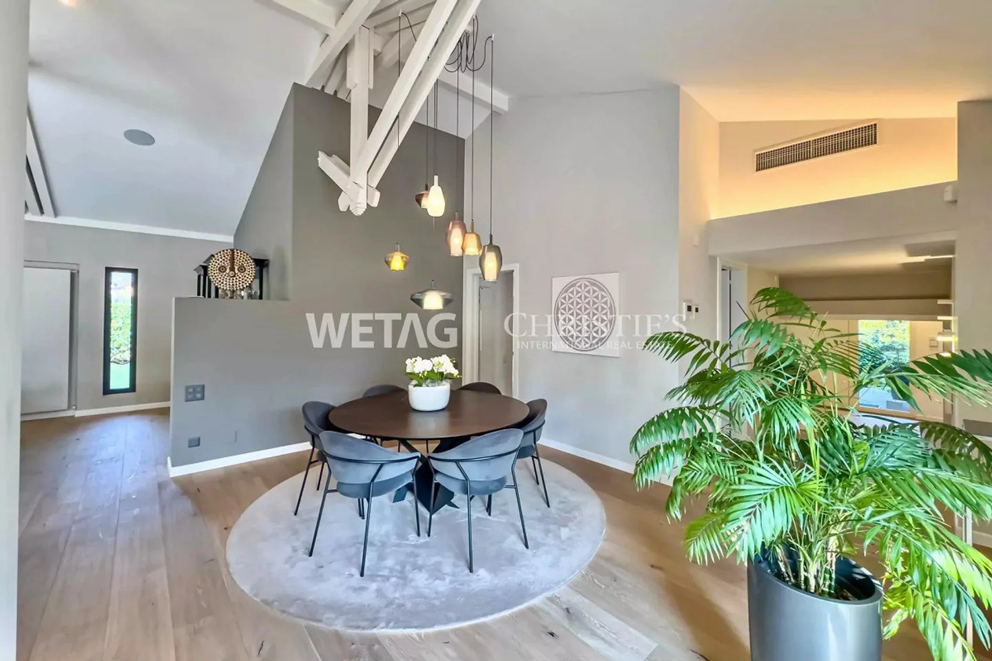 Lugano-Magliaso : Villa élégante avec piscine, entourée de verdure, incluant une dépendance pour les invités - Photo 4 sur 13