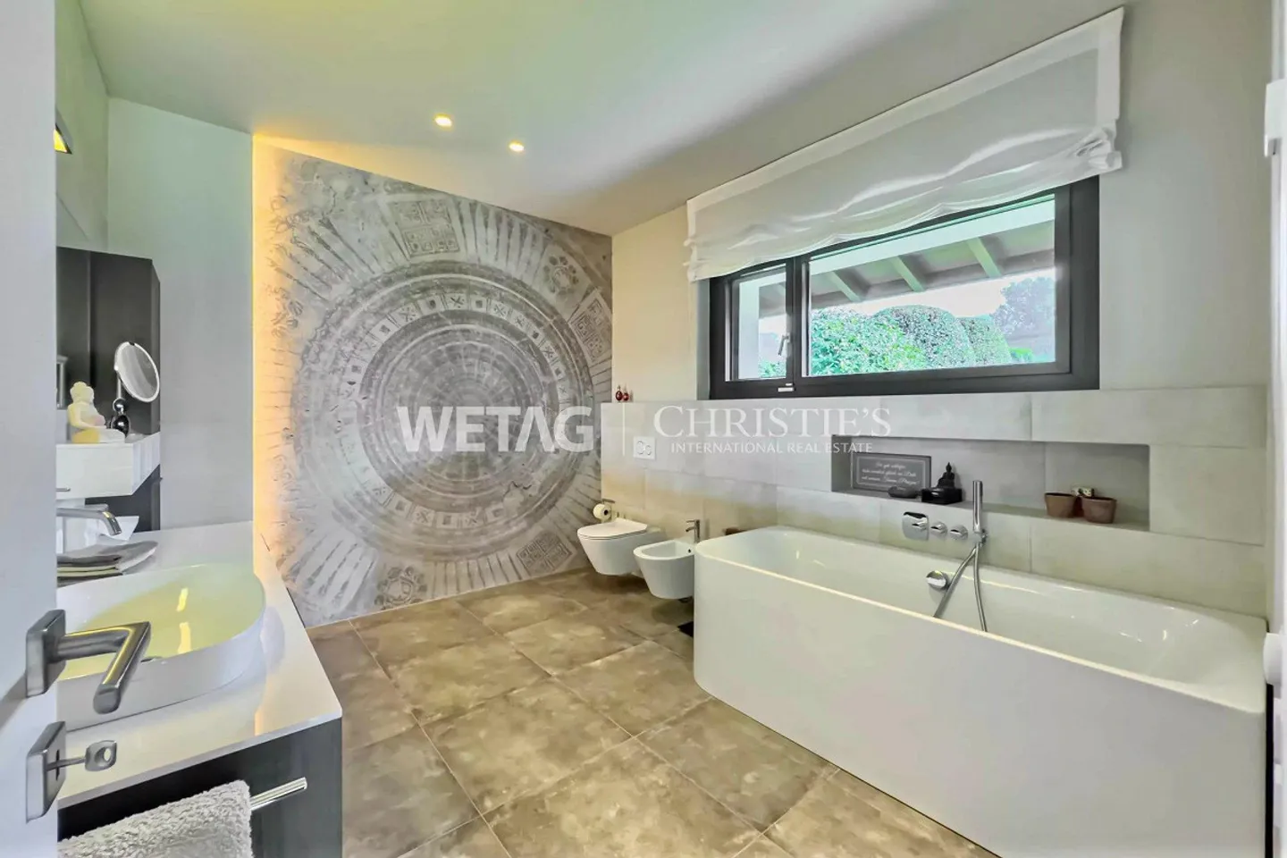 Lugano-Magliaso : Villa élégante avec piscine, entourée de verdure, incluant une dépendance pour les invités - Photo 9 sur 13