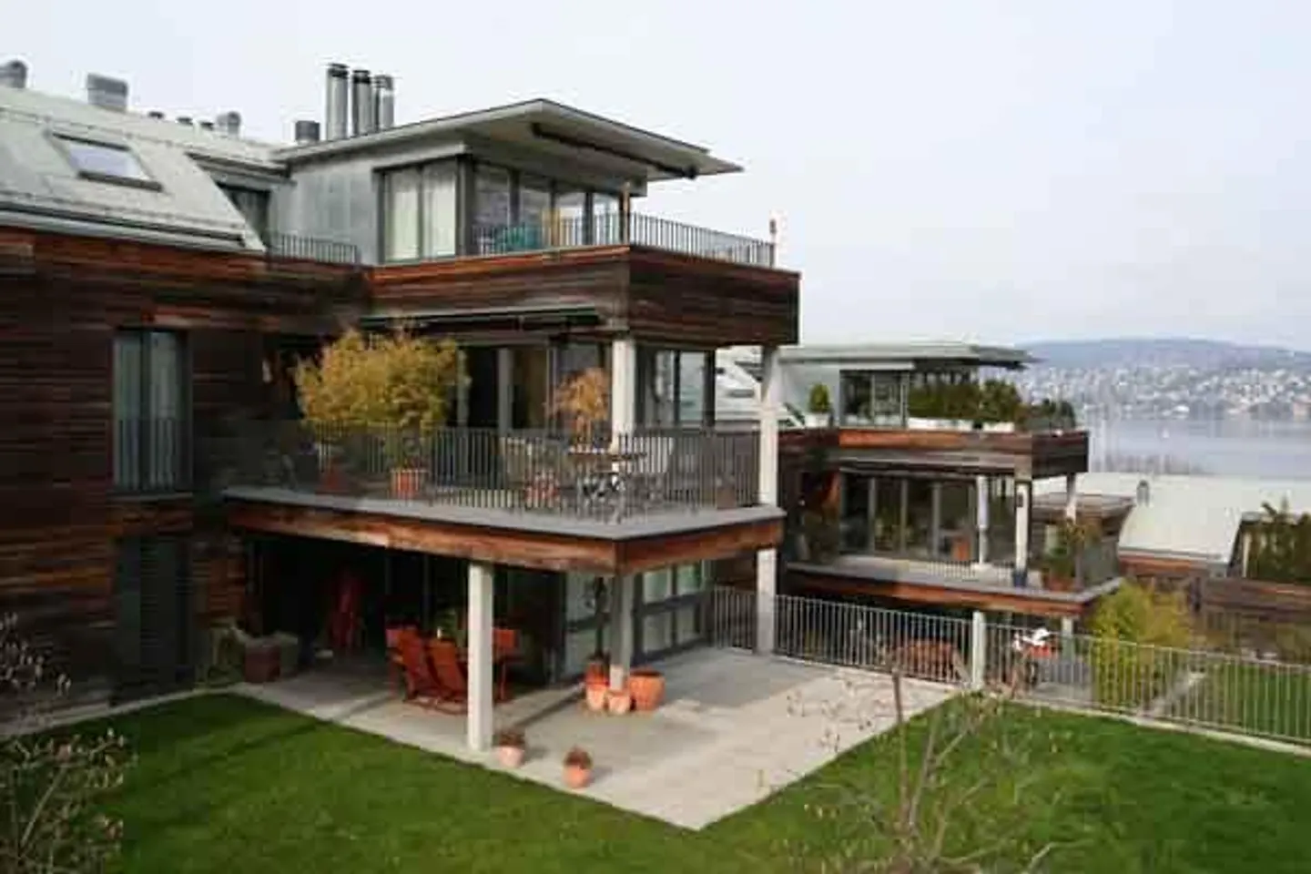 Superbe appartement en attique dans un emplacement unique au bord du beau lac de Zurich - Photo 2 sur 5