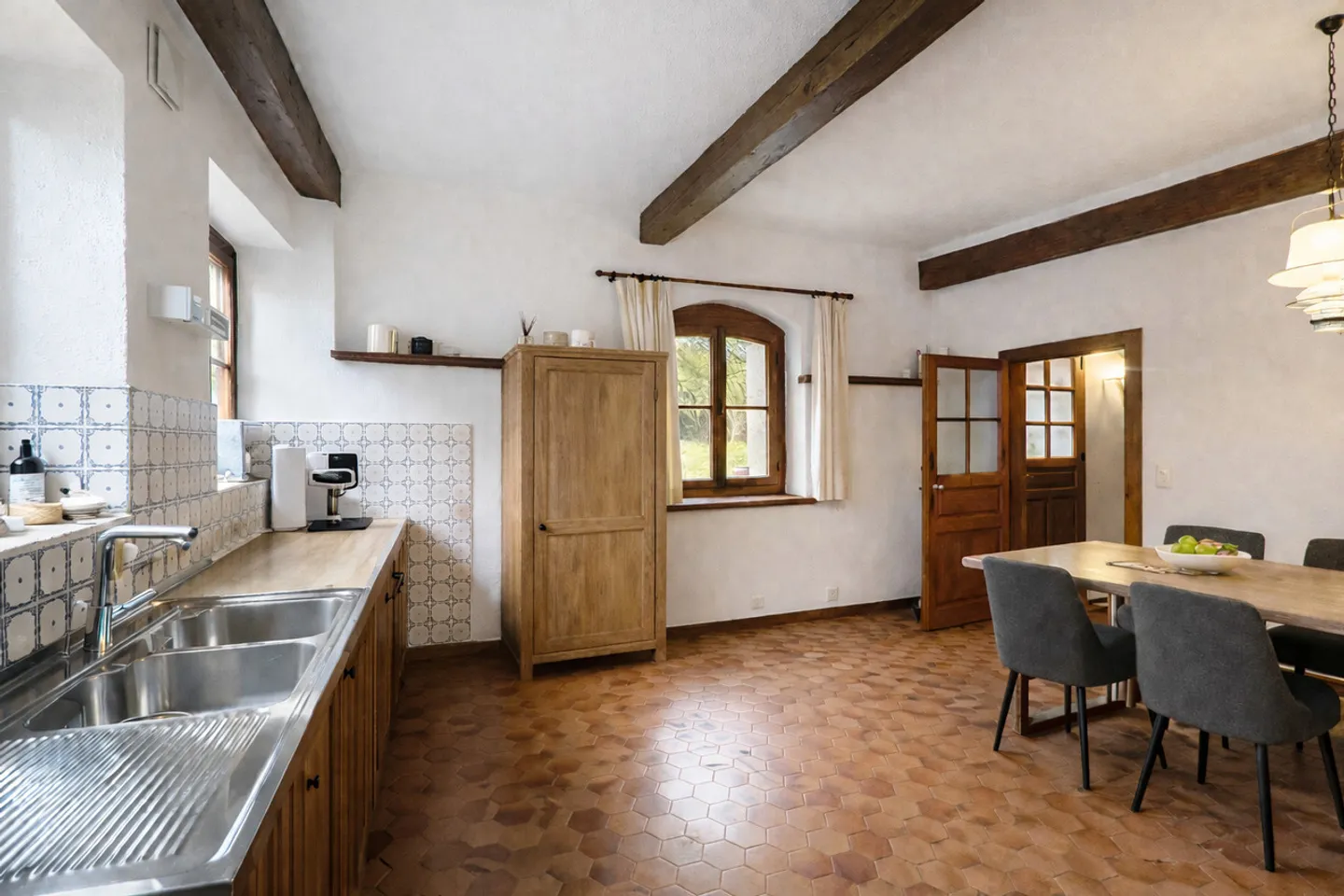 Maison charmante avec jardin bordé d'arbres à Collex - Photo 6 sur 19