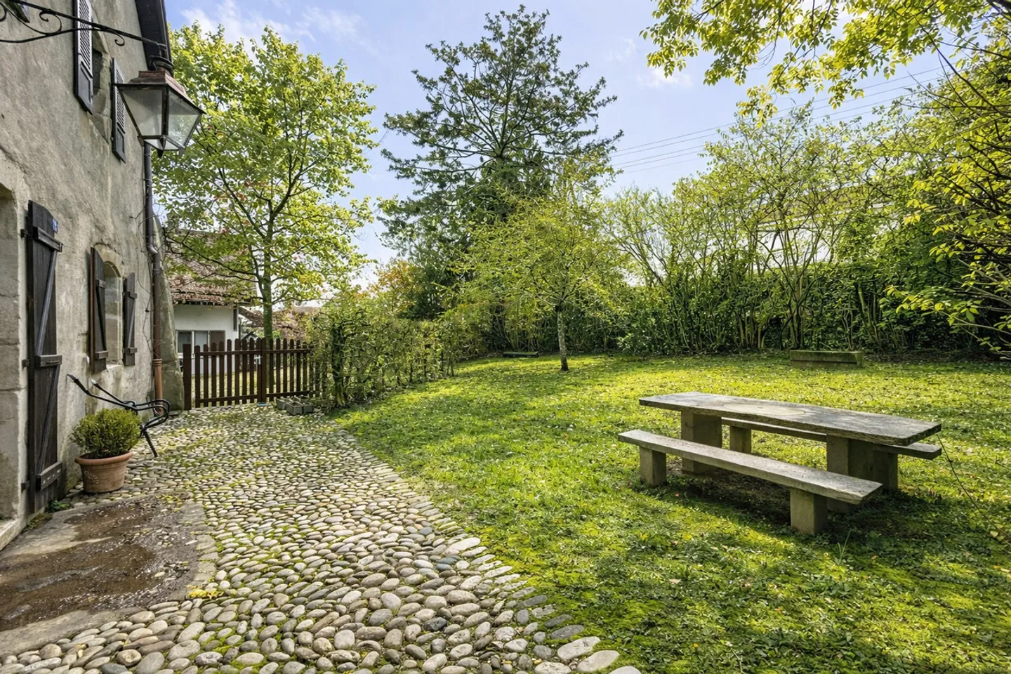 Maison charmante avec jardin bordé d'arbres à Collex - Photo 16 sur 19