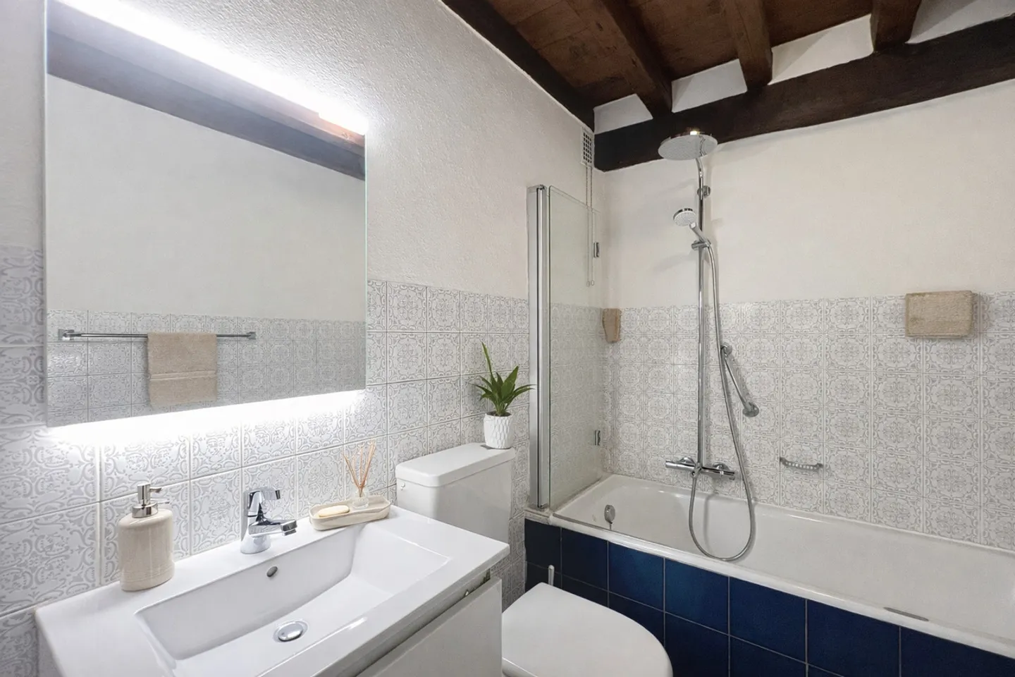 Maison charmante avec jardin bordé d'arbres à Collex - Photo 9 sur 19