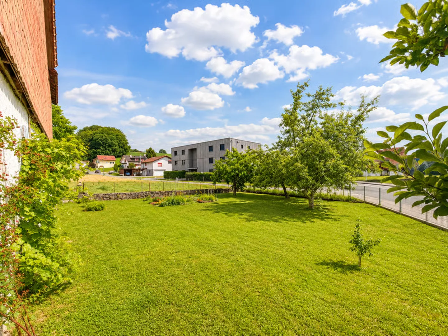 Charakterfarm mit 3 unabhängigen Wohneinheiten auf 2.998 m² Land - Foto 3 von 9