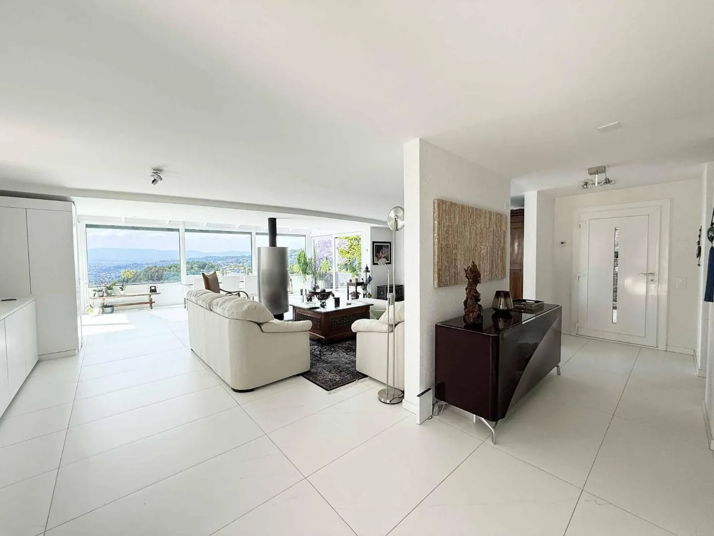Spaziosa Villa Familiare con Vista Mozzafiato - Foto 4 di 13