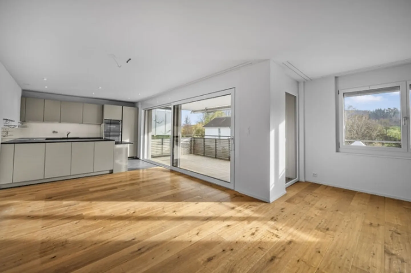 «NEUWERTIG MIT BLICK INS WEITE GRÜN» - Foto 7 von 8