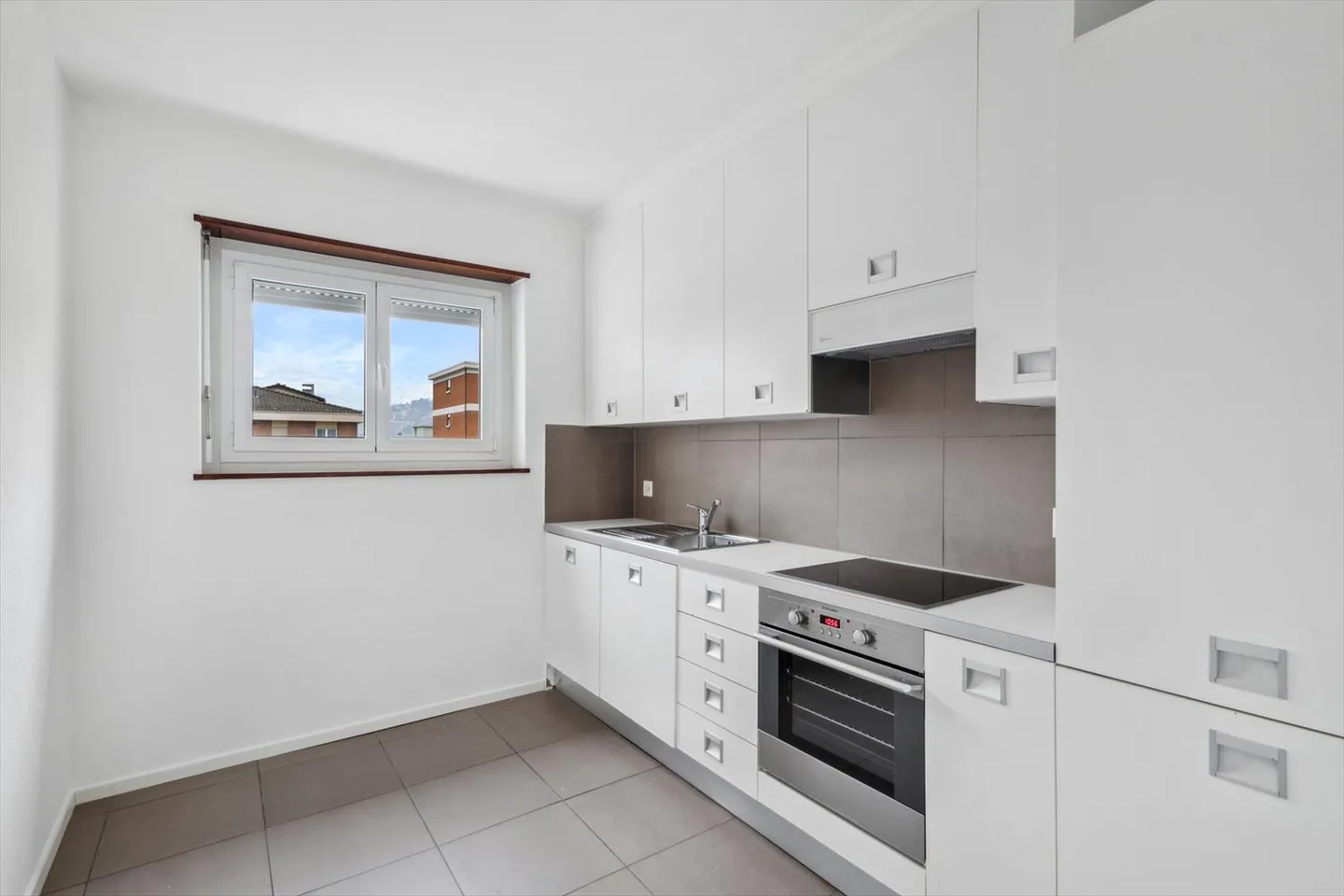 Appartement dans un endroit calme - Photo 2 sur 8