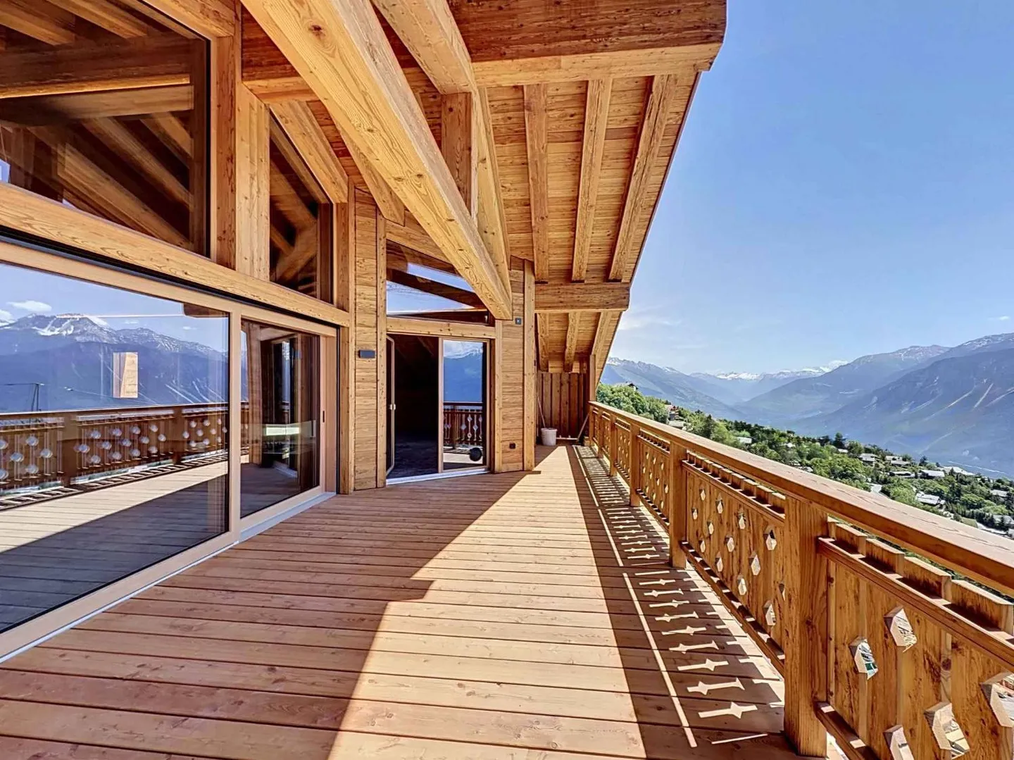 VERY RARE - MAGNIFICENT PENTHOUSE WITH PANORAMIC VIEW - NEW - Photo 1 of 13