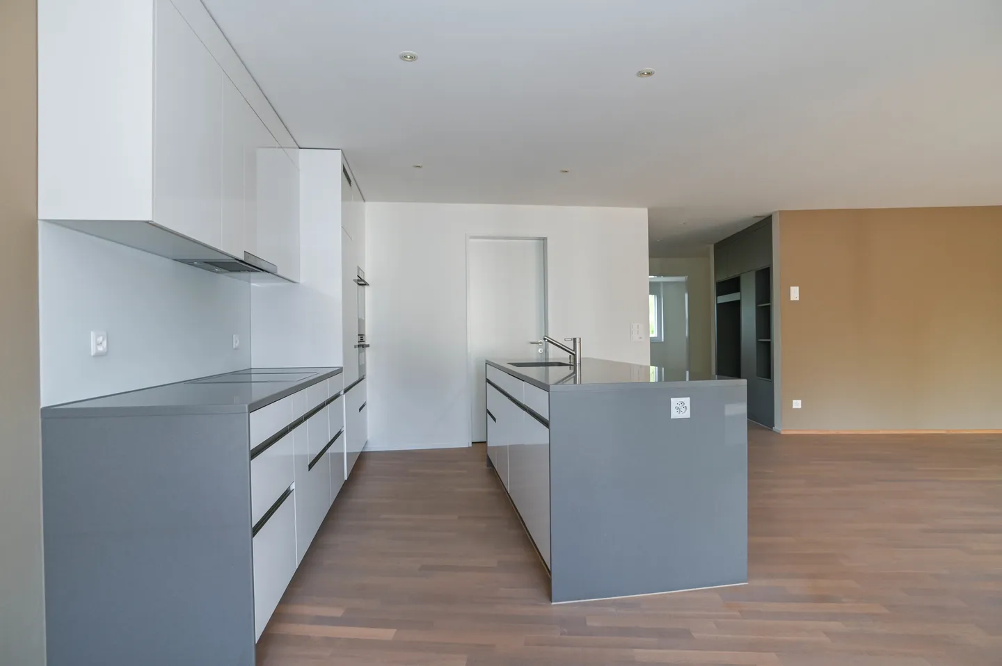 MODERN/HOCHWERTIGER INNENAUSBAU/RUHIGE UND GUTE LAGE/OFFENER GRUNDRISS - Foto 4 von 15