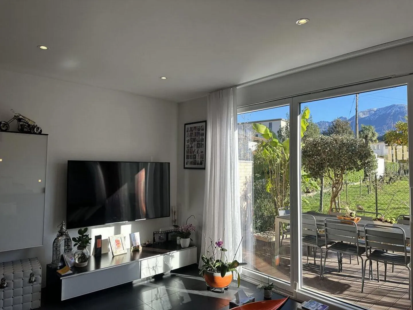Einfamilienhaus mit 5,5 Zimmern und Garten in zentraler und ruhiger Lage - Foto 7 von 13