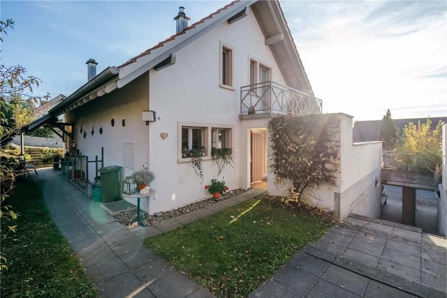 Geräumiges Familienhaus in der Natur - Foto 3 von 13