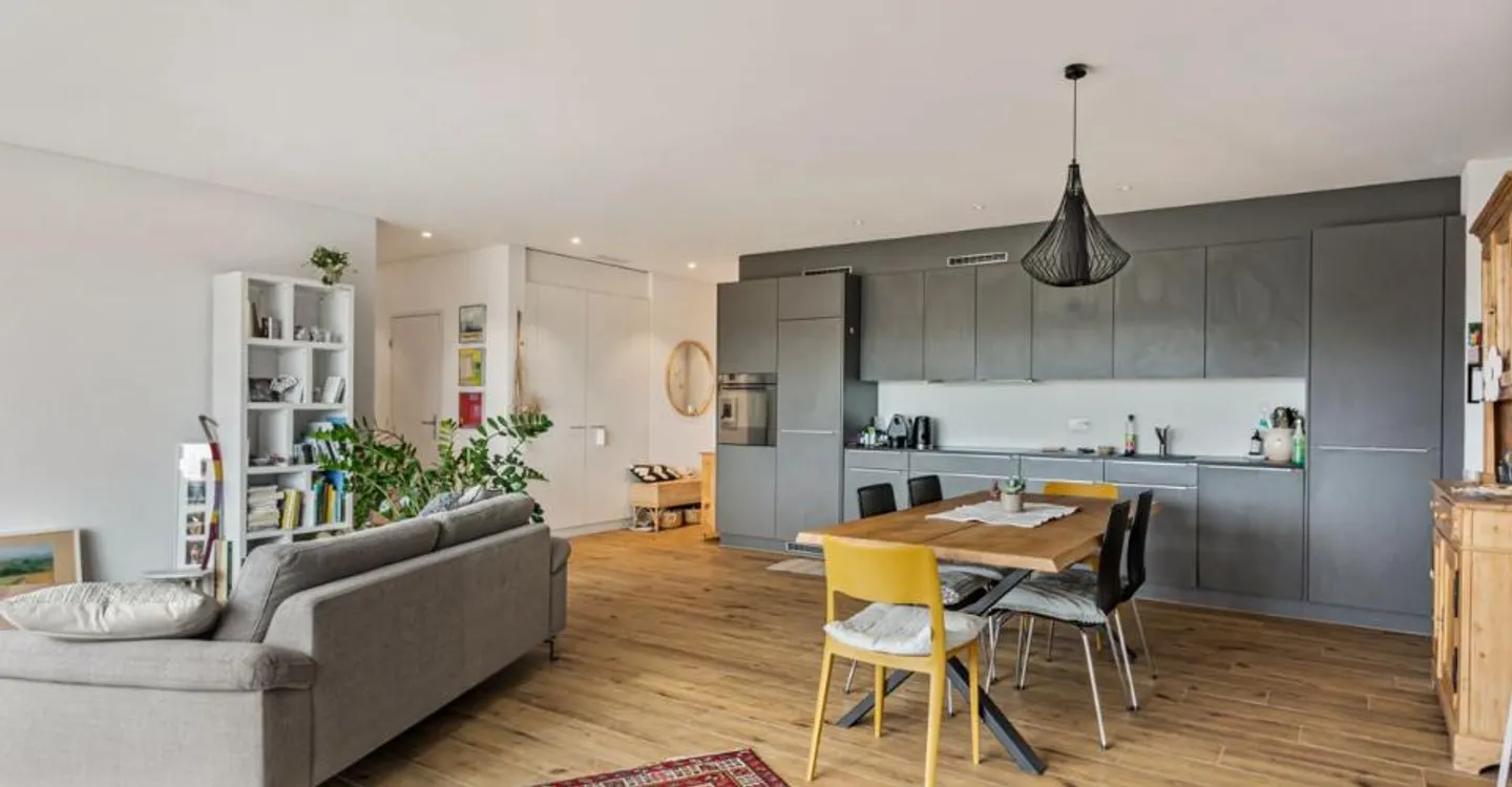 Timeless elegance meets living comfort - 3.5-room apartment in Meinisberg - Photo 2 of 12