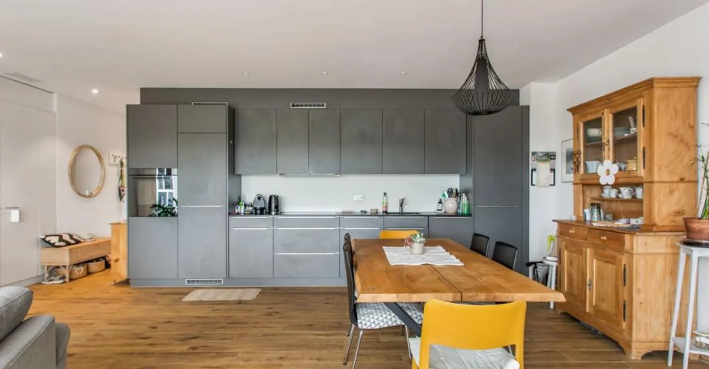 Timeless elegance meets living comfort - 3.5-room apartment in Meinisberg - Photo 3 of 12