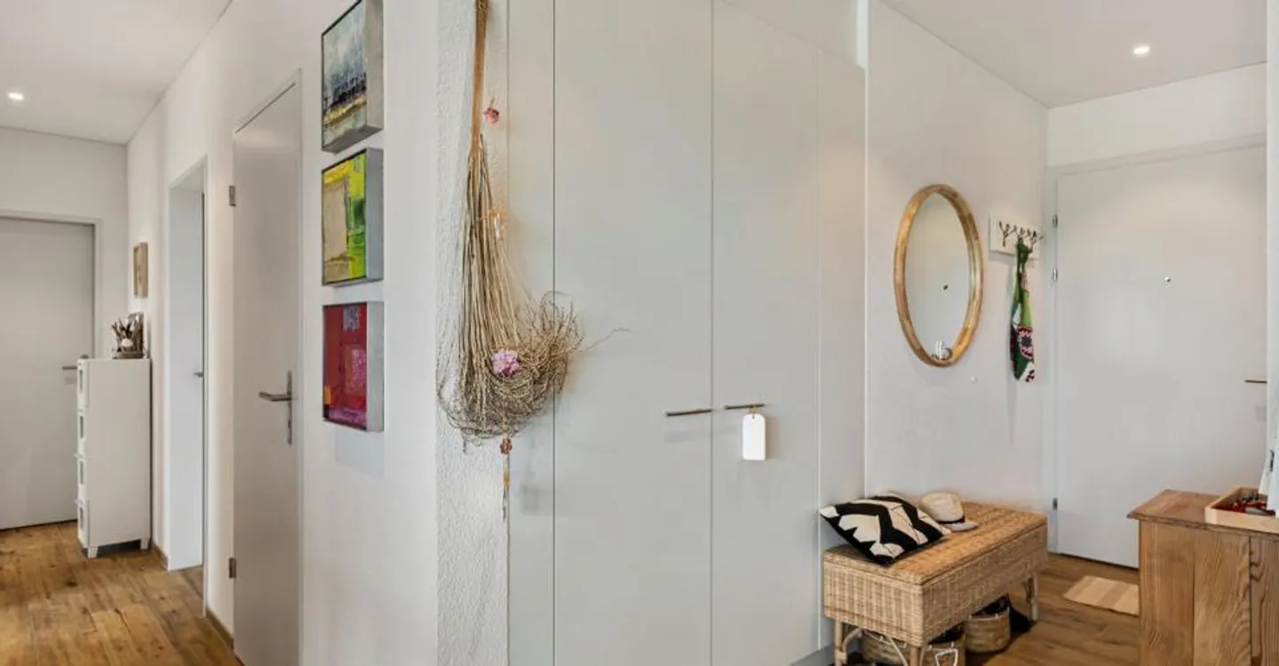 Timeless elegance meets living comfort - 3.5-room apartment in Meinisberg - Photo 5 of 12