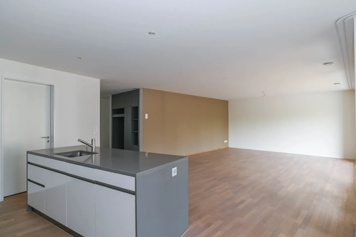 MODERN/HOCHWERTIGER INNENAUSBAU/RUHIGE UND GUTE LAGE/OFFENER GRUNDRISS - Foto 6 von 15