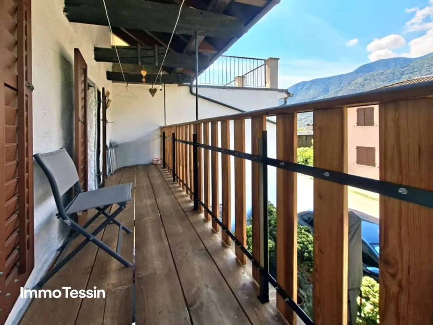 Maison confortable du Tessin entièrement rénovée dans un endroit calme avec de belles vues, terrasse et balcon - Photo 5 sur 13