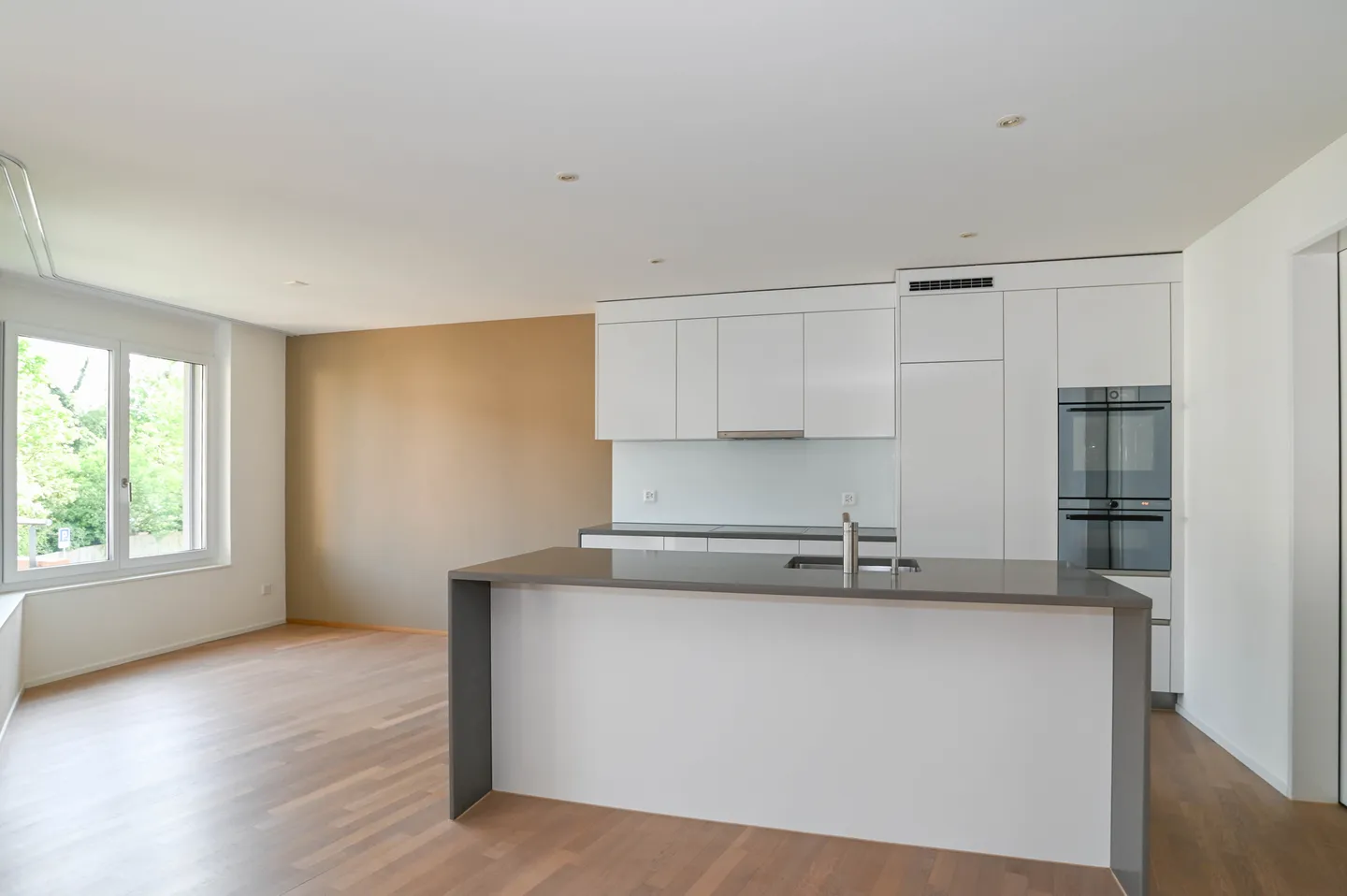 MODERN/HOCHWERTIGER INNENAUSBAU/RUHIGE UND GUTE LAGE/OFFENER GRUNDRISS - Foto 7 von 15