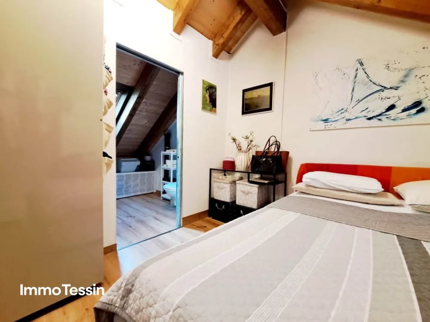 Maison confortable du Tessin entièrement rénovée dans un endroit calme avec de belles vues, terrasse et balcon - Photo 10 sur 13