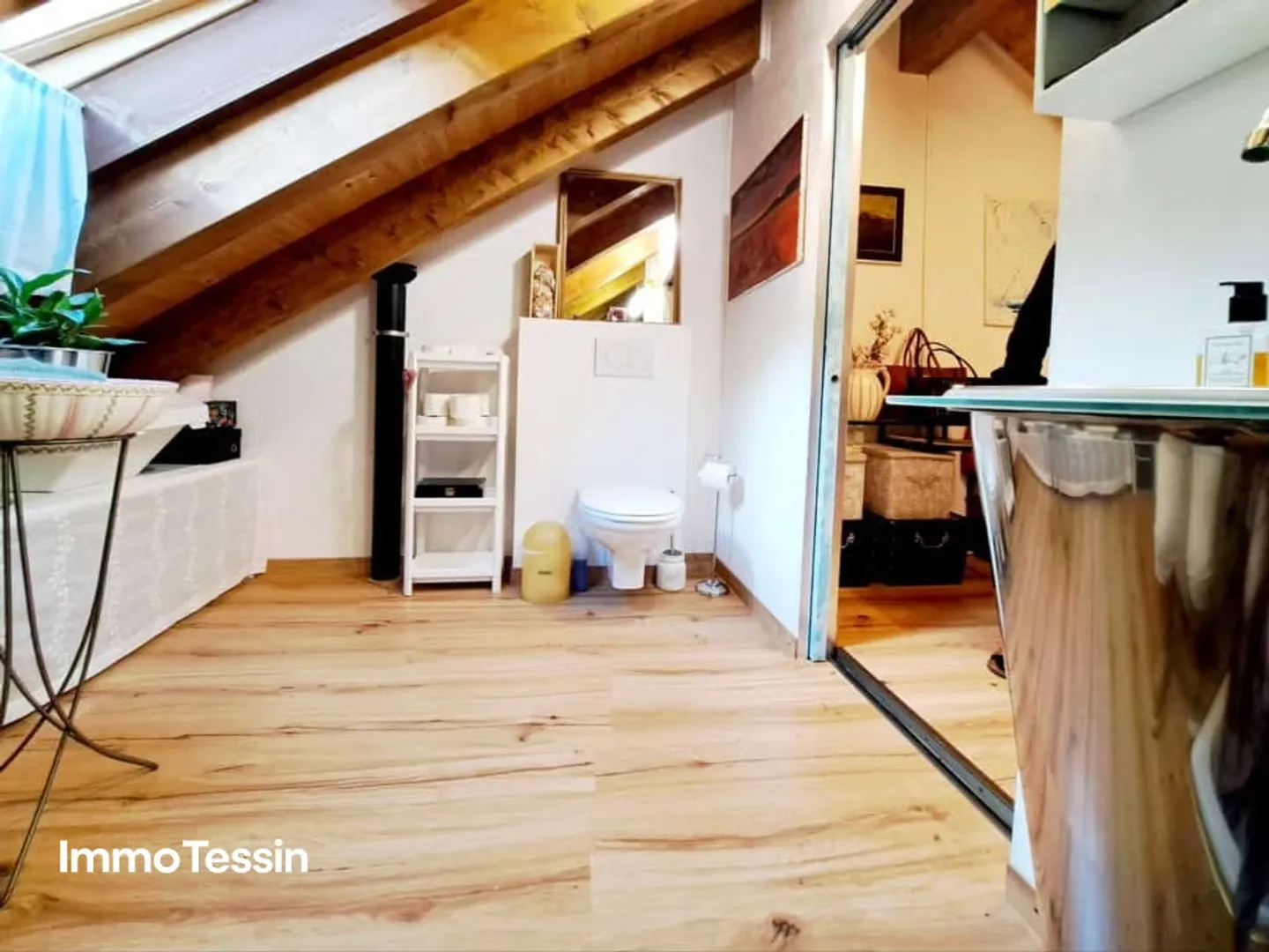 Maison confortable du Tessin entièrement rénovée dans un endroit calme avec de belles vues, terrasse et balcon - Photo 13 sur 13