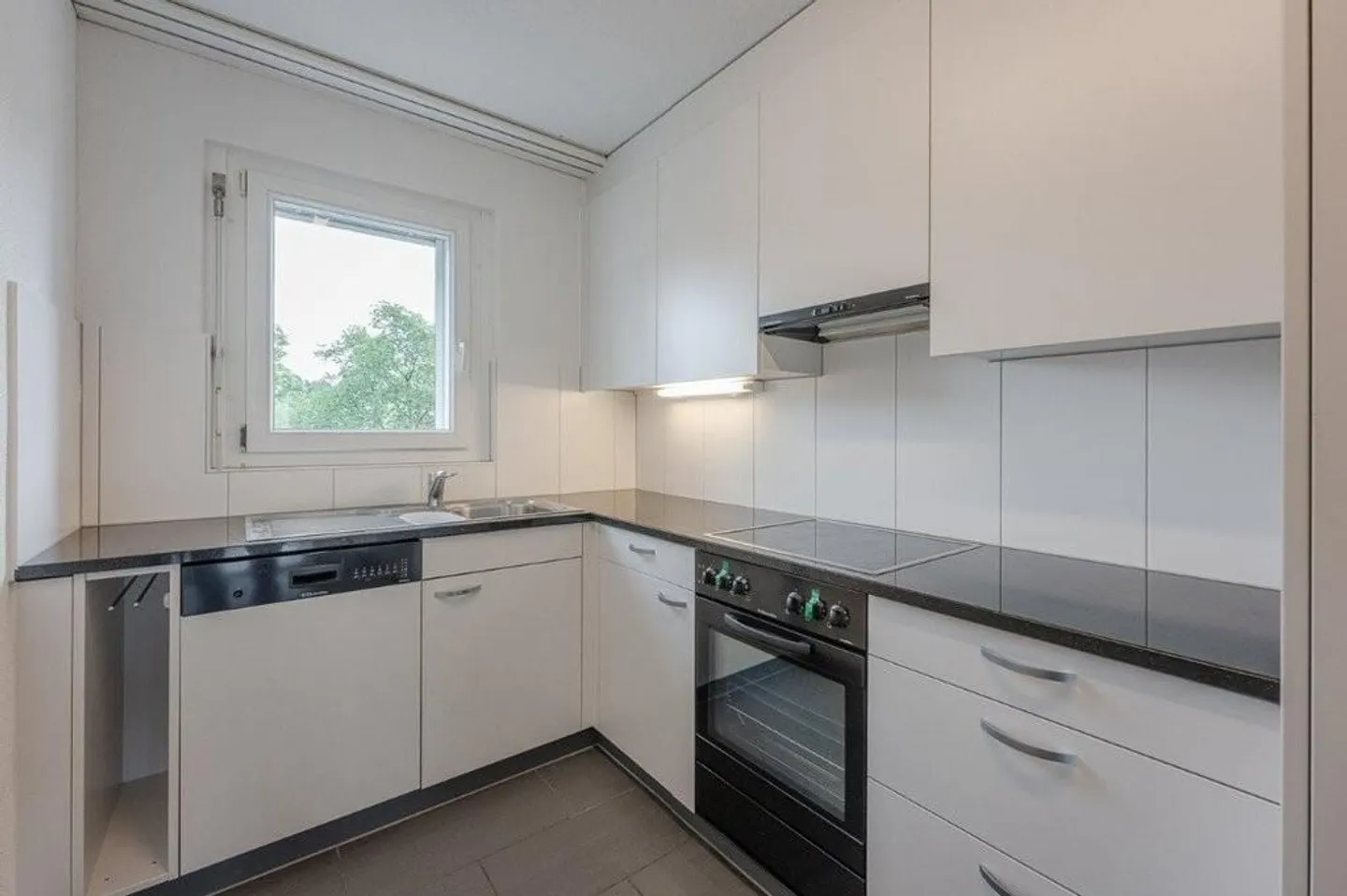 Charmante Wohnung in Benglen - Foto 3 von 5