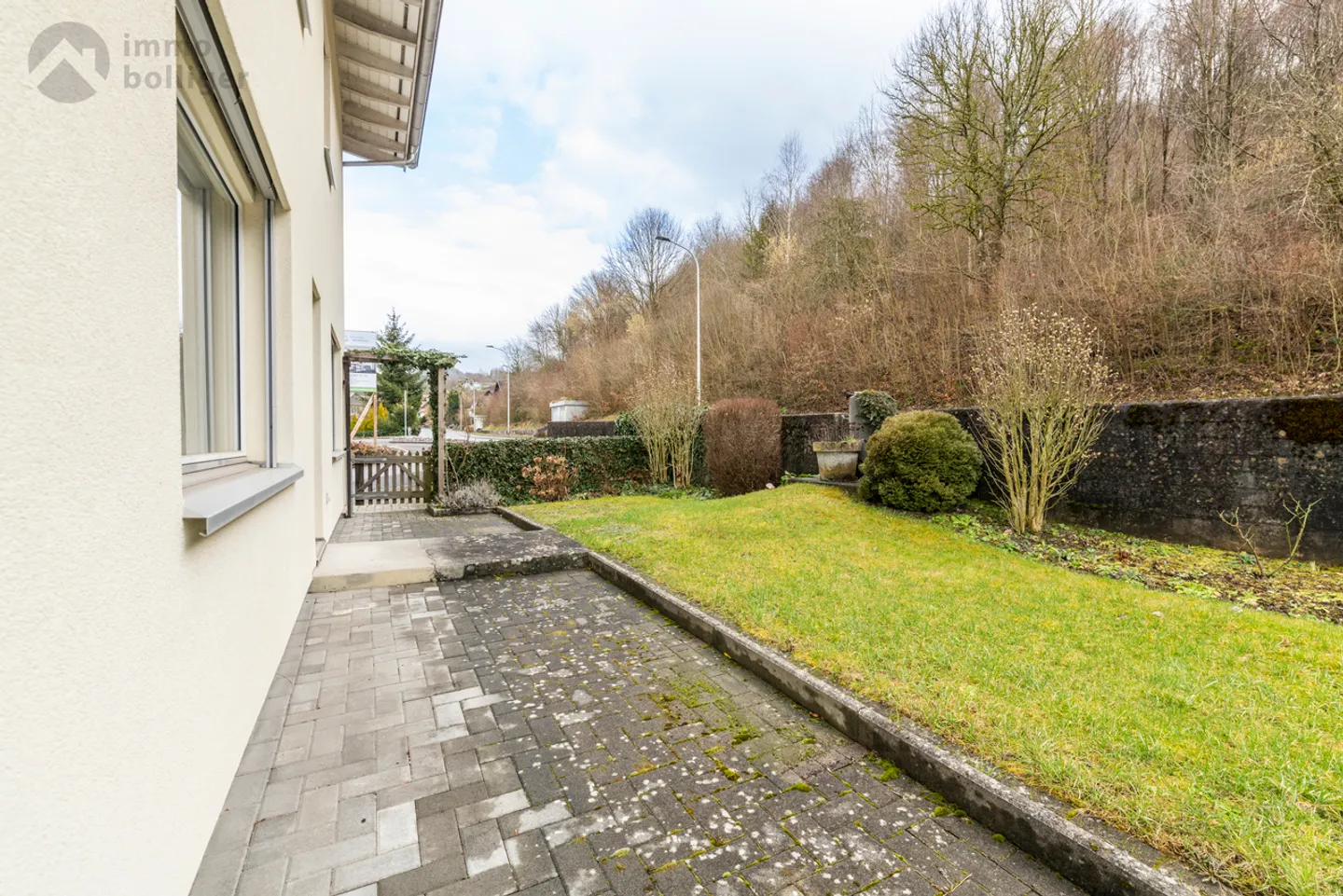 History Meets Modernity: Stylish Single-Family Home with Great Potential in Zofingen - Photo 2 of 10