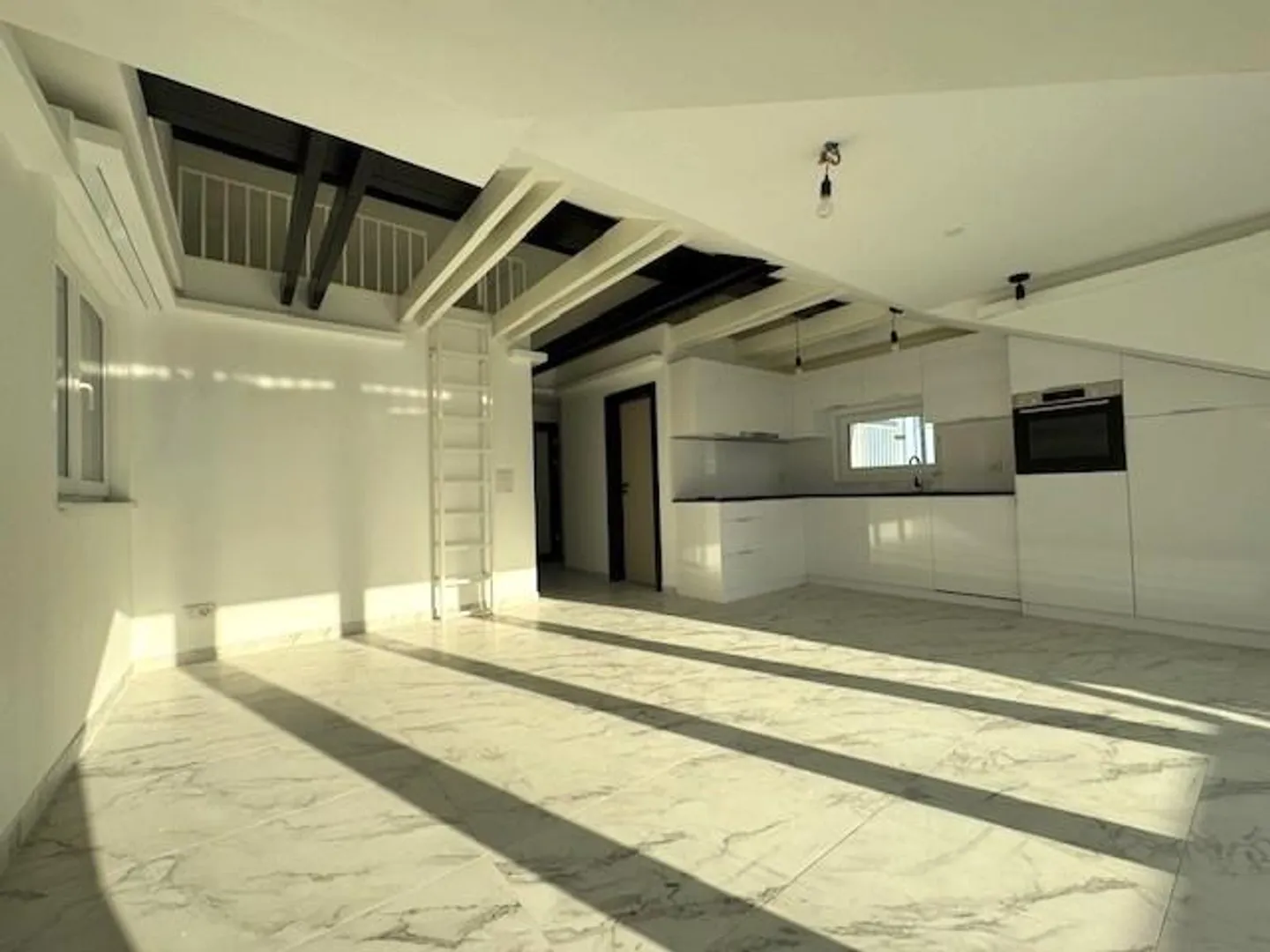 First occupancy - 2.5-room penthouse apartment in a central location in Bad Zurzach - Photo 1 of 8