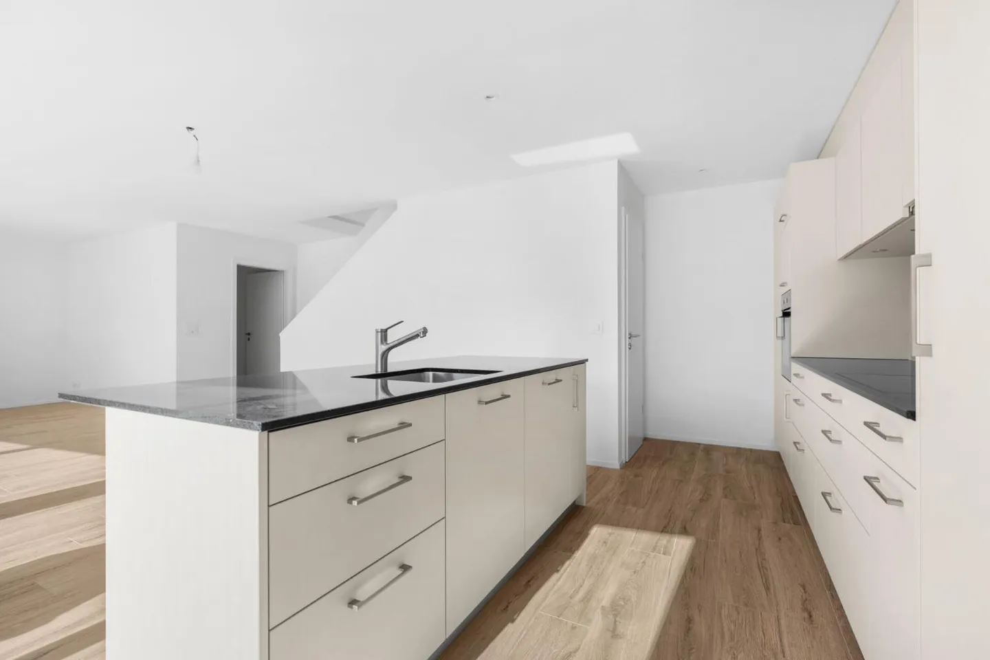 Villa moderne avec terrain spacieux - Photo 5 sur 9