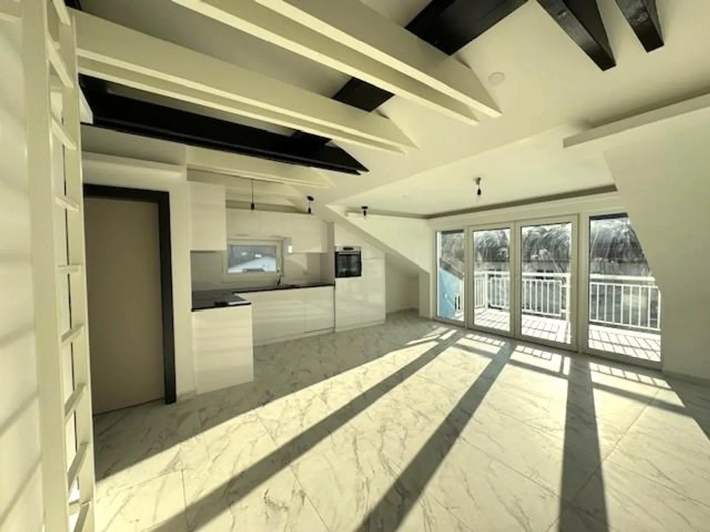 First occupancy - 2.5-room penthouse apartment in a central location in Bad Zurzach - Photo 2 of 8