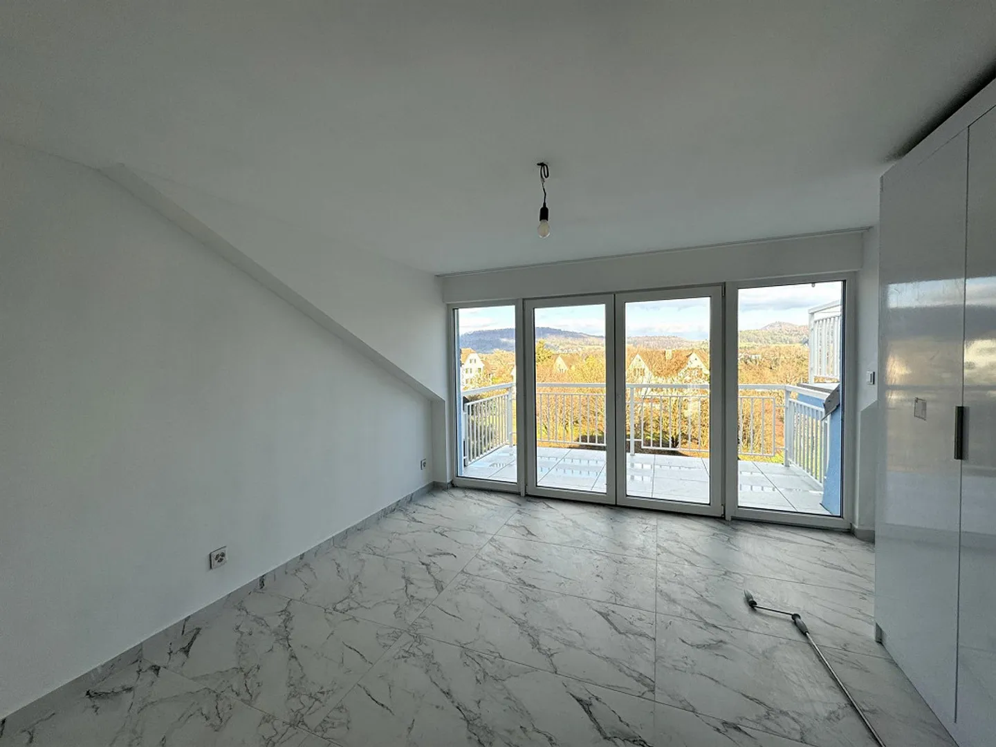 First occupancy - 2.5-room penthouse apartment in a central location in Bad Zurzach - Photo 5 of 8