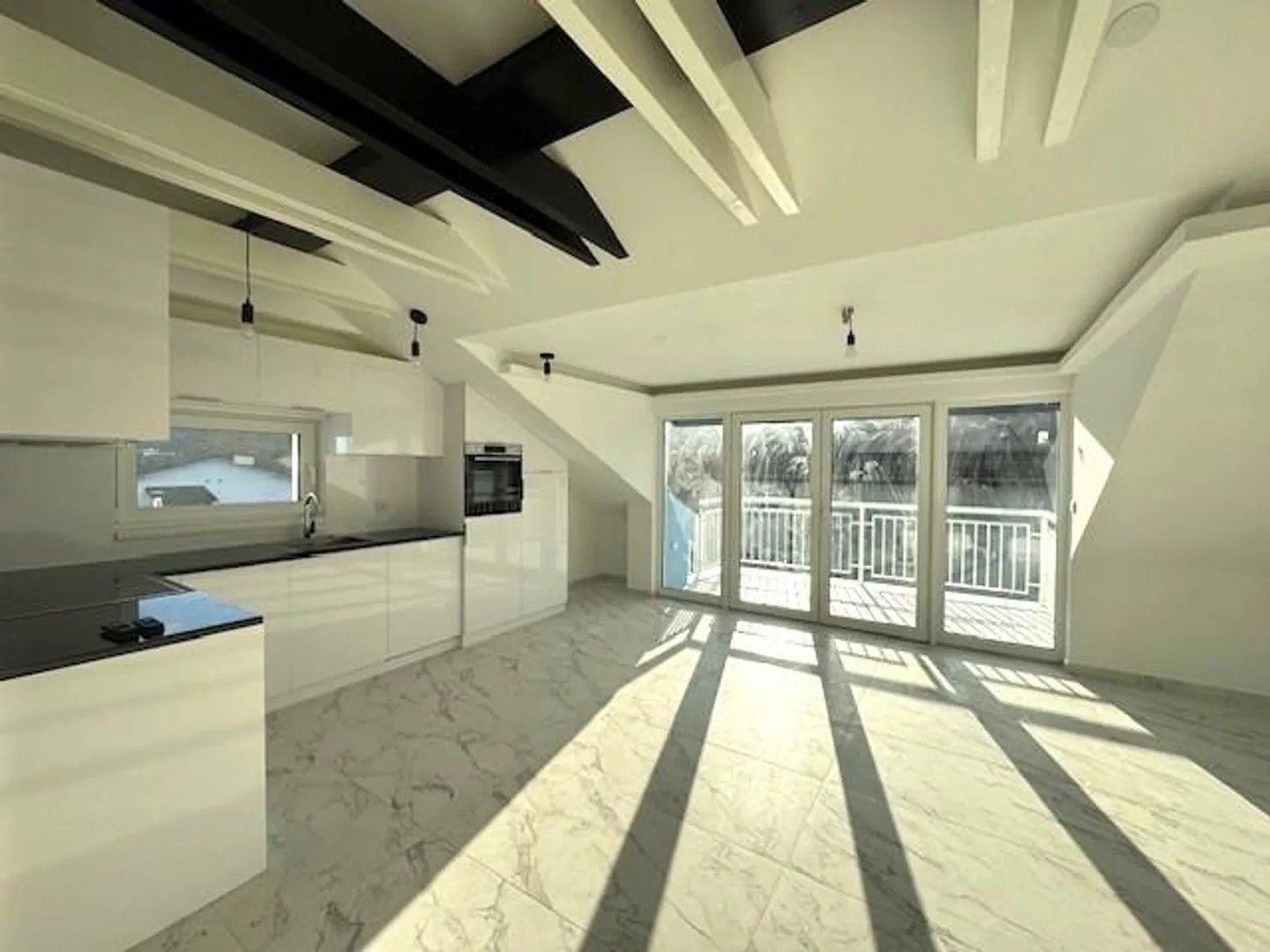 First occupancy - 2.5-room penthouse apartment in a central location in Bad Zurzach - Photo 4 of 8