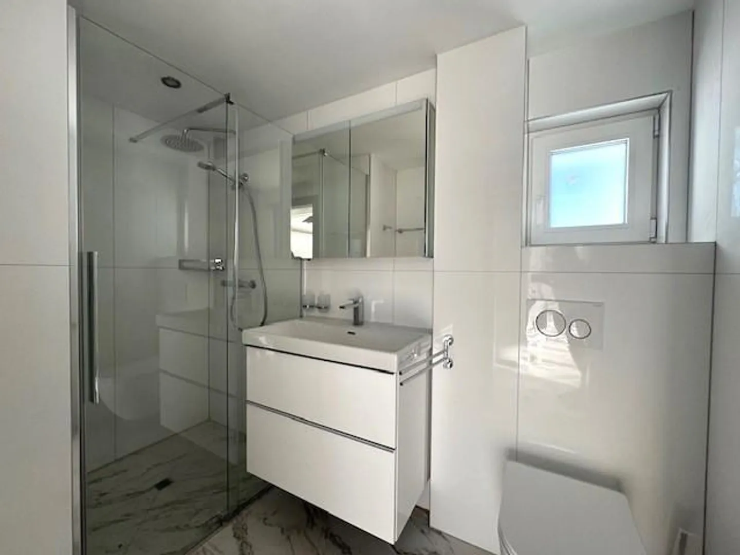 First occupancy - 2.5-room penthouse apartment in a central location in Bad Zurzach - Photo 6 of 8