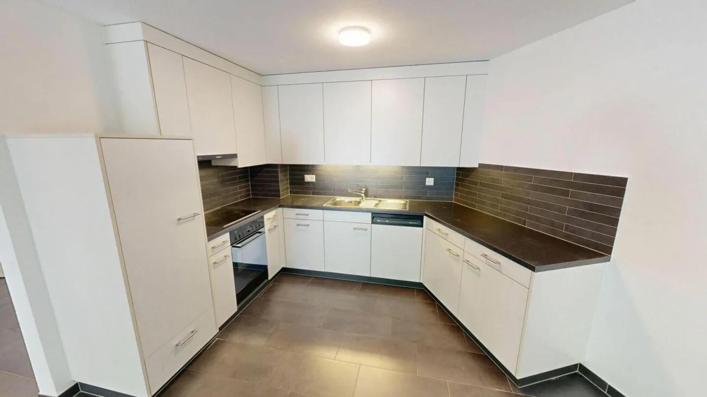 3.5-room apartment with panoramic view! - Photo 2 of 9