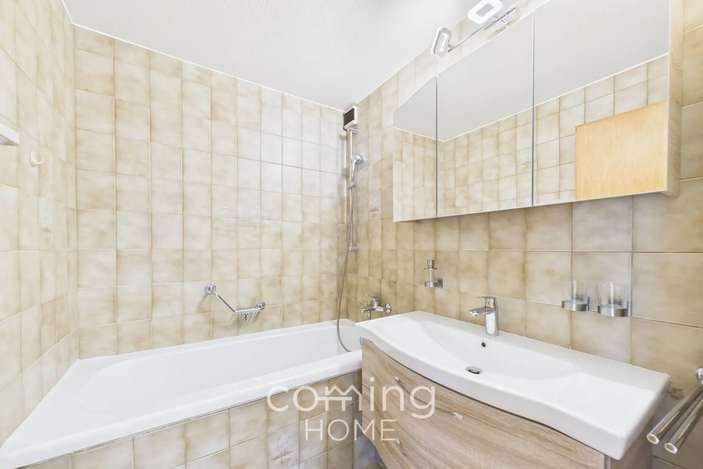 Gepflegte 4.5 Zimmerwohnung in Steg-Hohtenn mit sonnigem Balkon und Bergsicht - Photo 10 sur 15