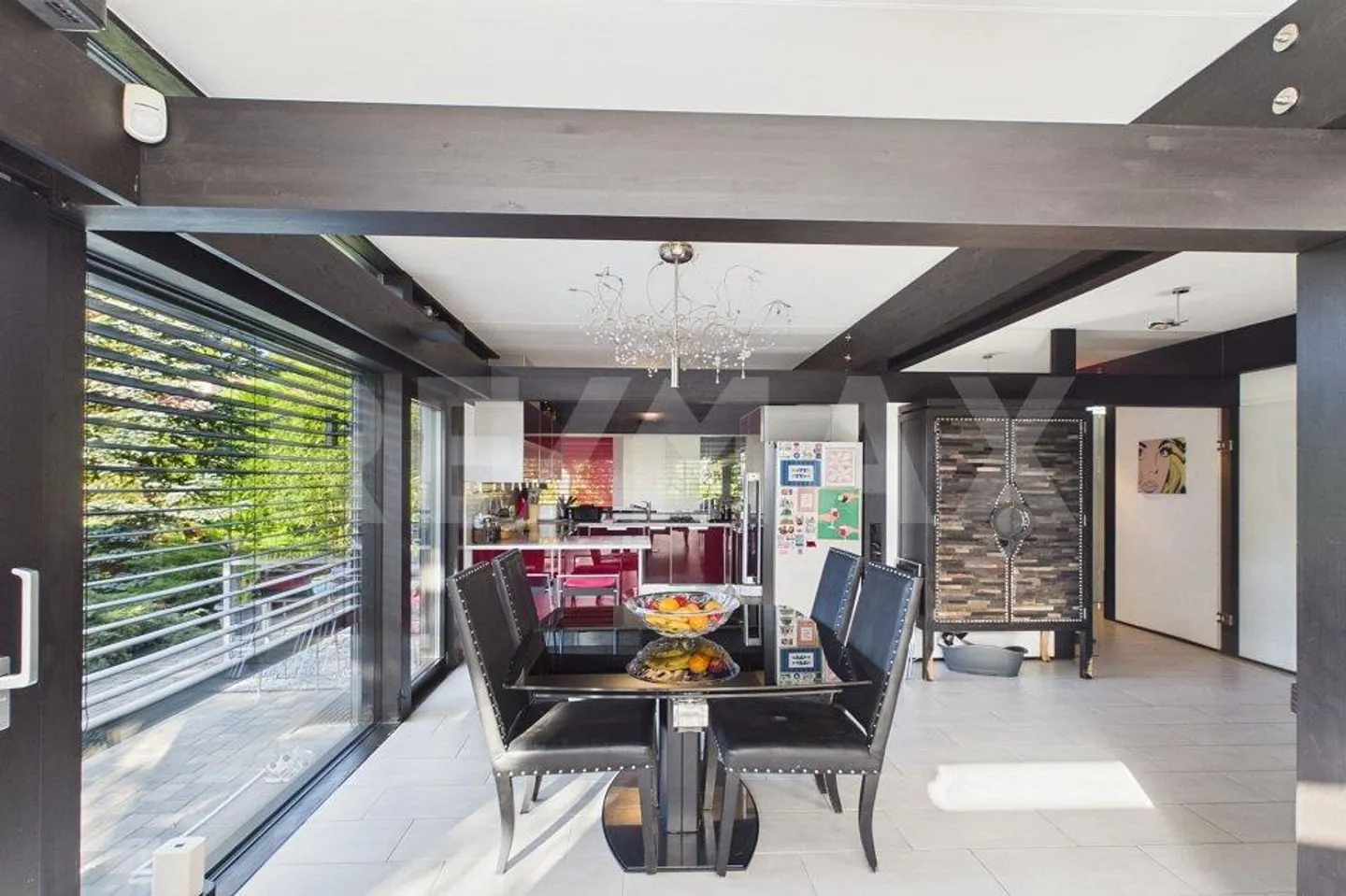 Exclusive villa immersed in greenery with wellness area in Carabbia - Photo 12 of 13