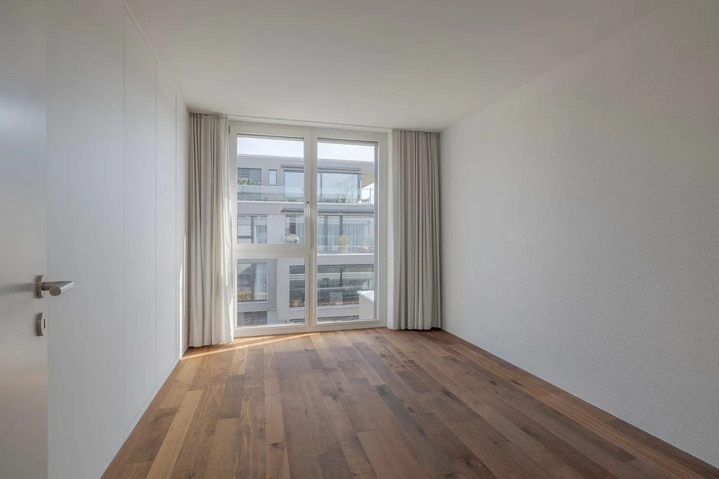 Elegant Living with Conservatory & Terrace – 5.5 Rooms in Ownership Standard - Photo 5 of 13