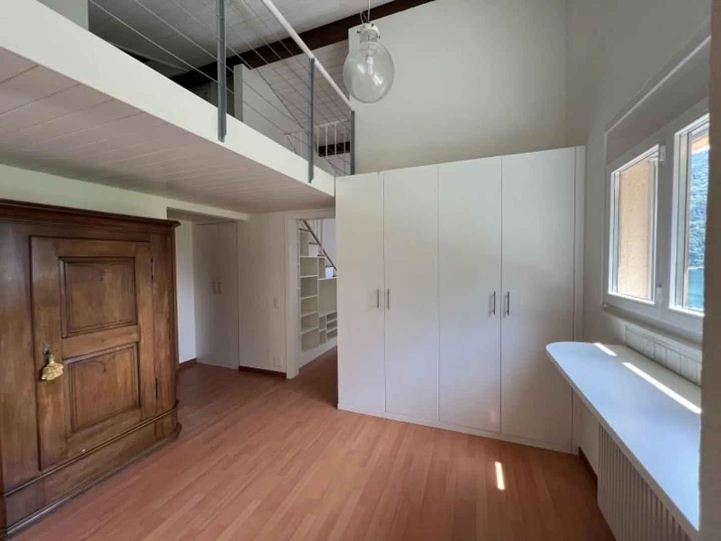 GERÄUMIGE 3.5 ZIMMER MIT PRACHTVOLLEM SEEBLICK - Foto 5 von 13