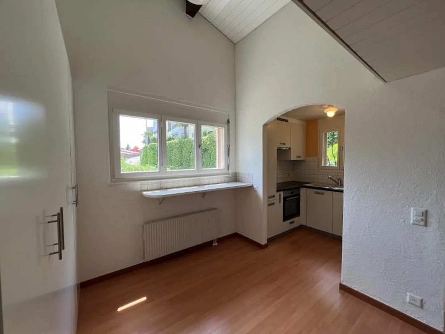GERÄUMIGE 3.5 ZIMMER MIT PRACHTVOLLEM SEEBLICK - Foto 6 von 13