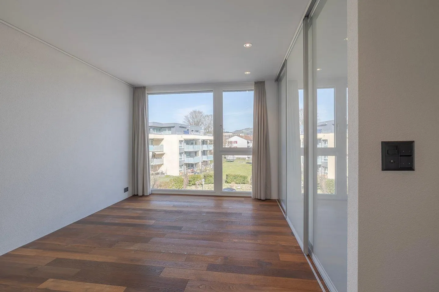 Elegant Living with Conservatory & Terrace – 5.5 Rooms in Ownership Standard - Photo 6 of 13