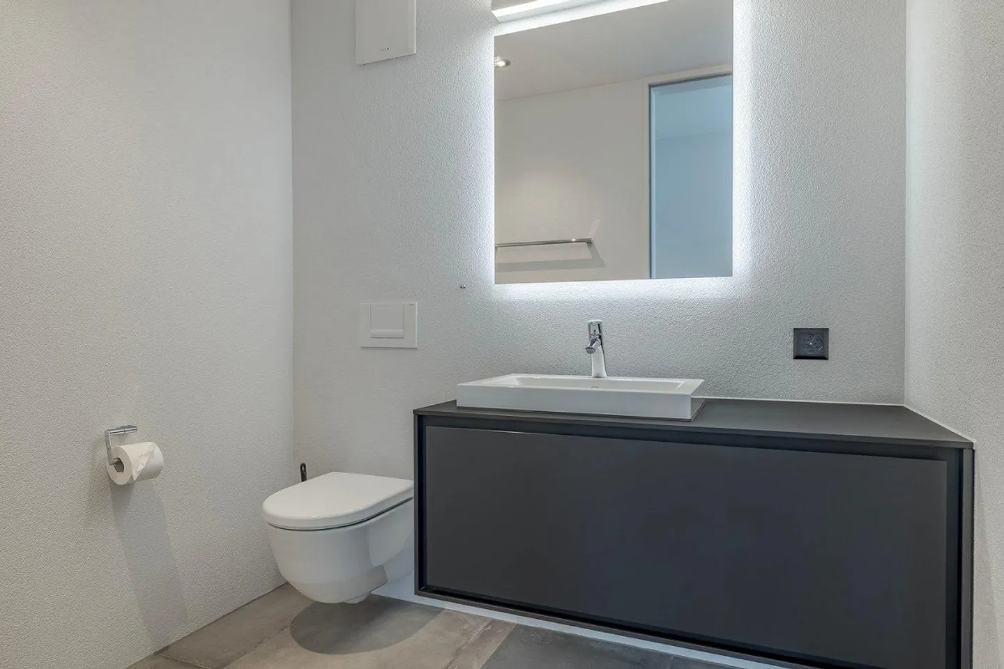 Elegant Living with Conservatory & Terrace – 5.5 Rooms in Ownership Standard - Photo 3 of 13