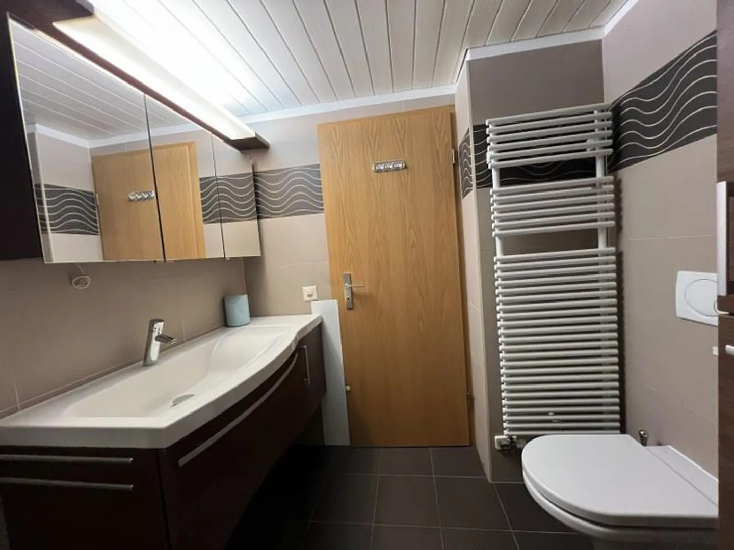 GERÄUMIGE 3.5 ZIMMER MIT PRACHTVOLLEM SEEBLICK - Foto 9 von 13